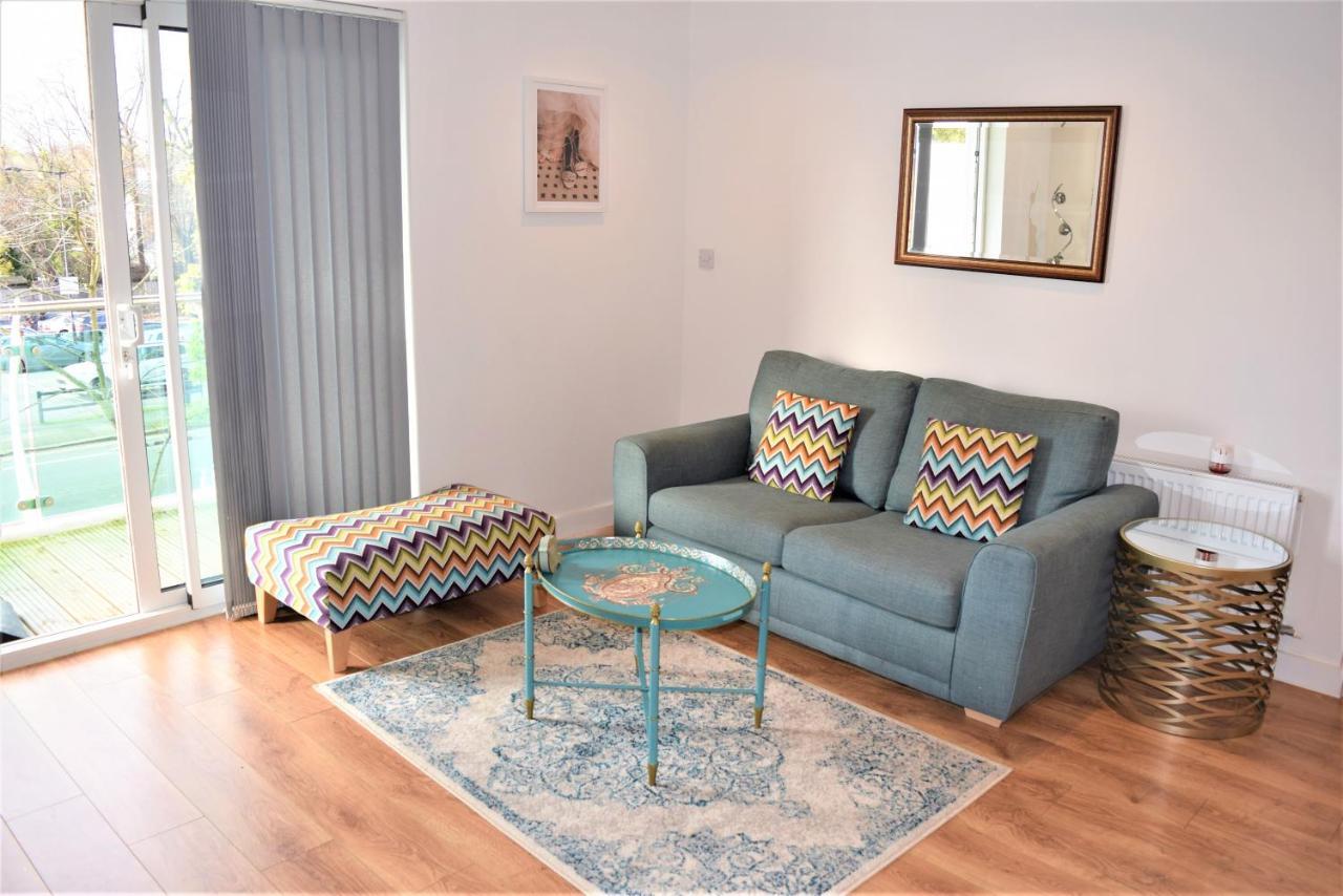Urban Gem Apartment- Free Parking 恩菲尔德 外观 照片